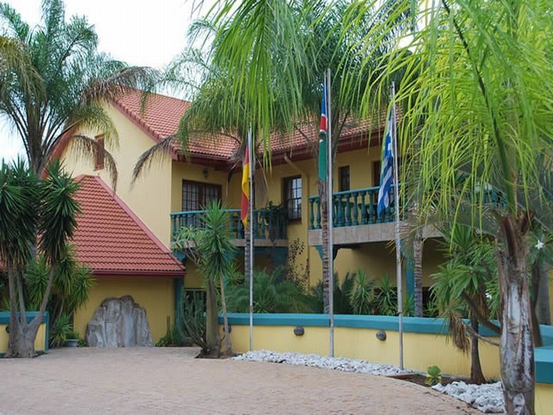 Makalani Hotel 추메브 외부 사진