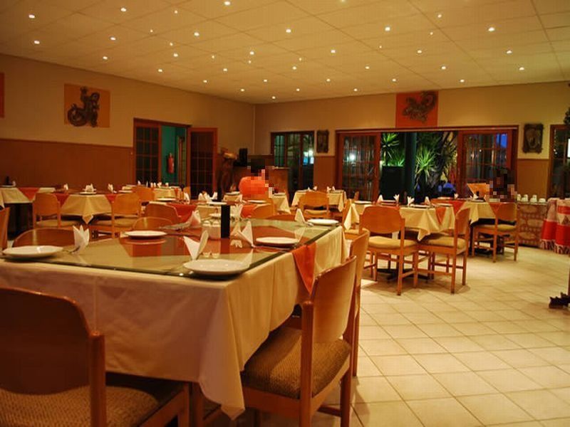 Makalani Hotel 추메브 외부 사진